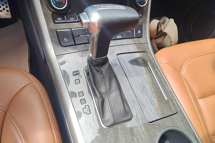 Used Haval H8 2015 2.0T Two-Wheel-Drive Elite Version Gear Lever