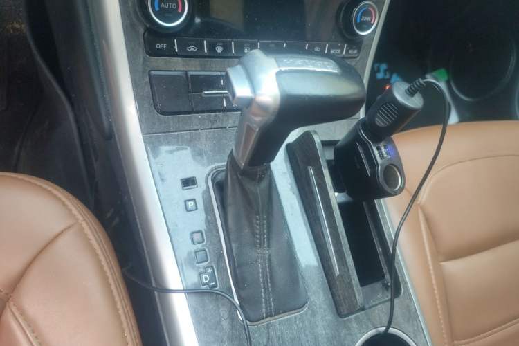 Used Haval H8 2015 2.0T Two-Wheel Drive Comfort Version Gear Lever