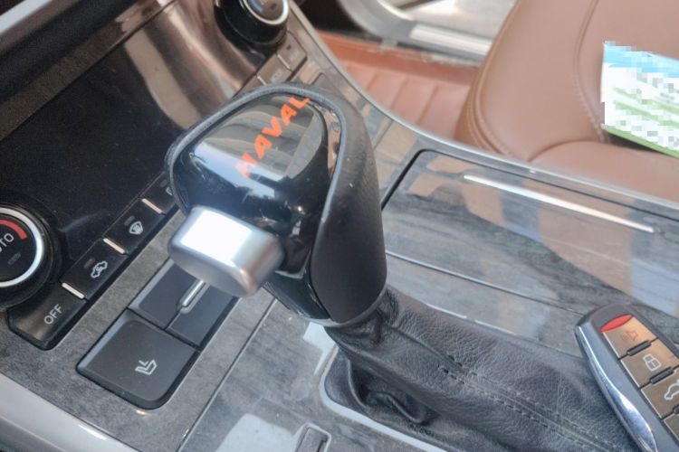 Used Haval H8 2015 2.0T Four-Wheel Drive Luxury Model Gear Lever