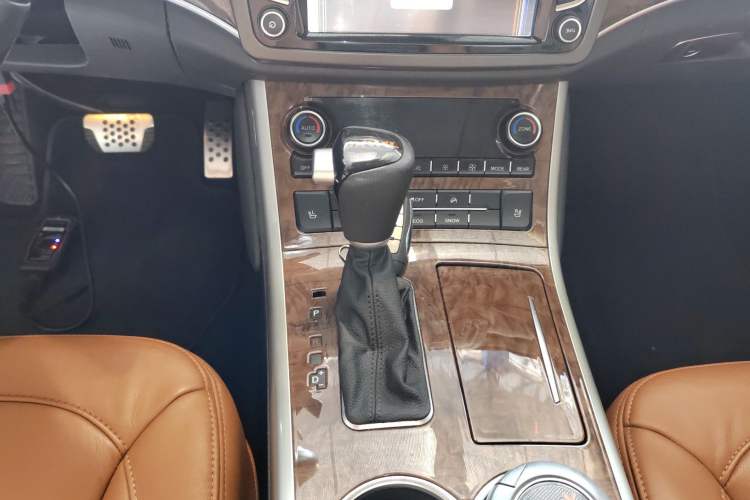 Used Haval H8 2015 2.0T Two-Wheel-Drive Luxury Version Gear Lever