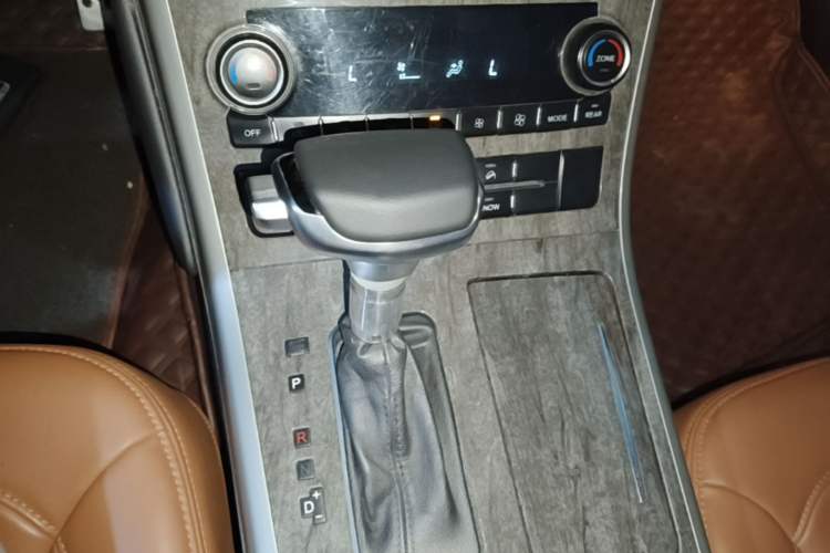 Used Haval H8 2015 2.0T Two-Wheel Drive Comfort Version Gear Lever