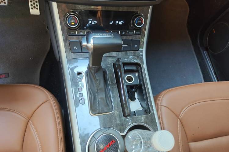 Used Haval H8 2015 2.0T Four-Wheel Drive Elite Model Gear Lever