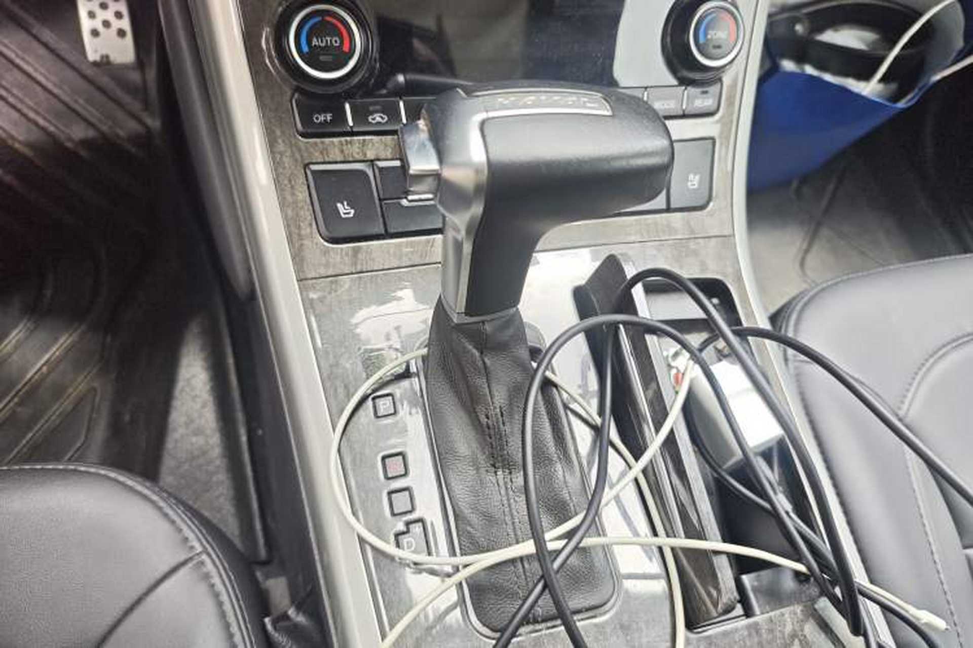 Used Haval H8 2015 2.0T Two-Wheel-Drive Elite Version Gear Lever