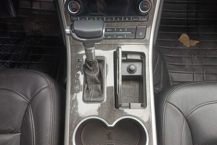 Used Haval H8 2015 2.0T Two-Wheel-Drive Luxury Version Gear Lever