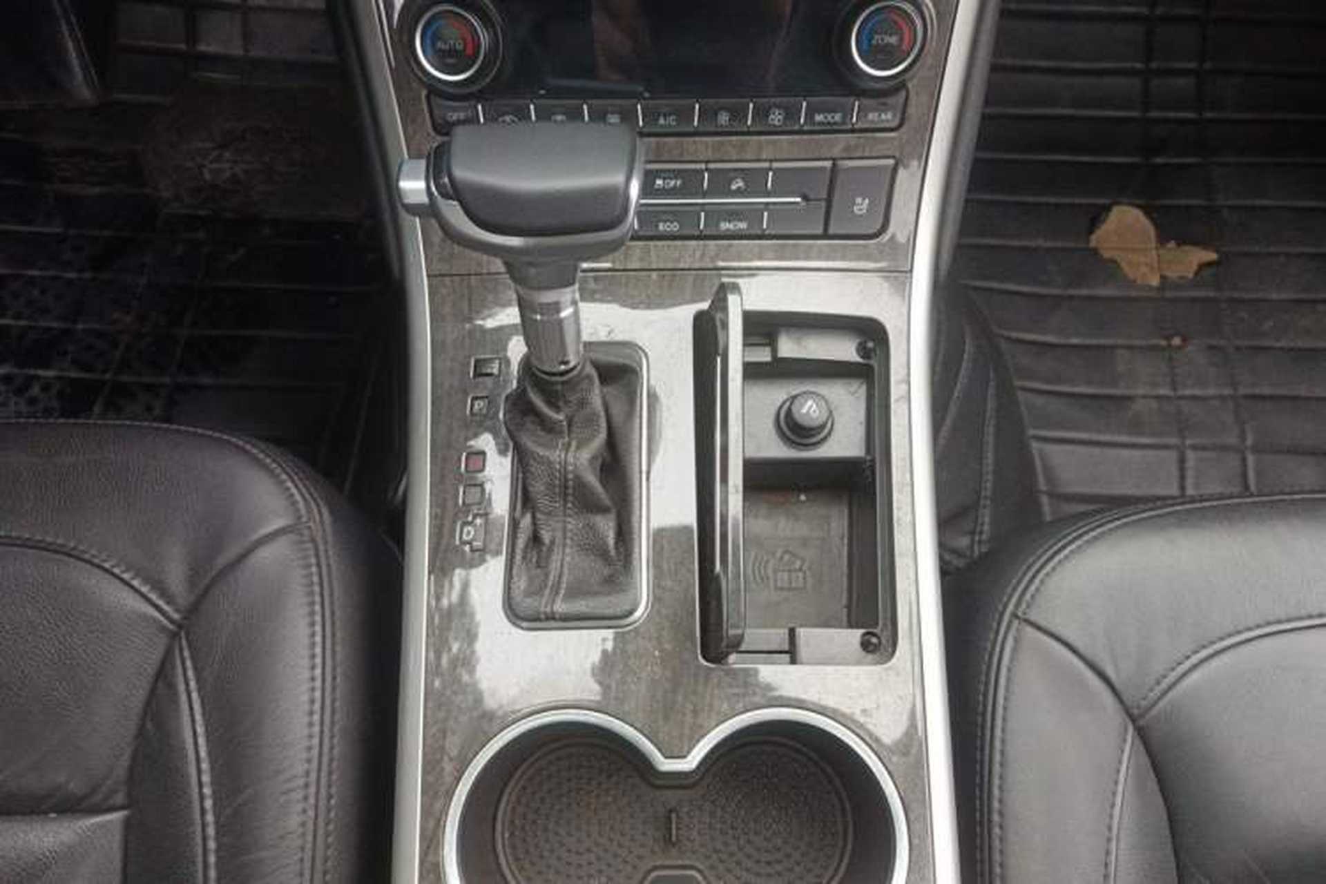 Used Haval H8 2015 2.0T Two-Wheel-Drive Luxury Version Gear Lever