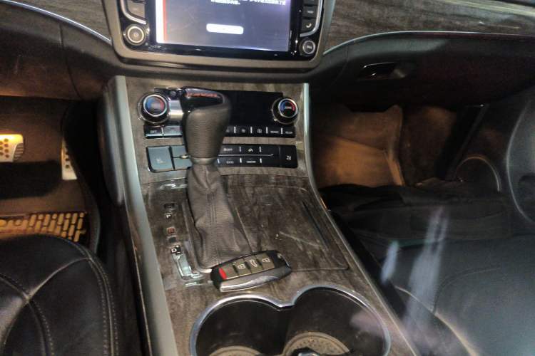 Used Haval H8 2015 2.0T Two-Wheel-Drive Luxury Version Gear Lever