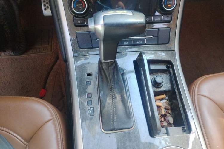 Used Haval H8 2015 2.0T Two-Wheel Drive Comfort Version Gear Lever