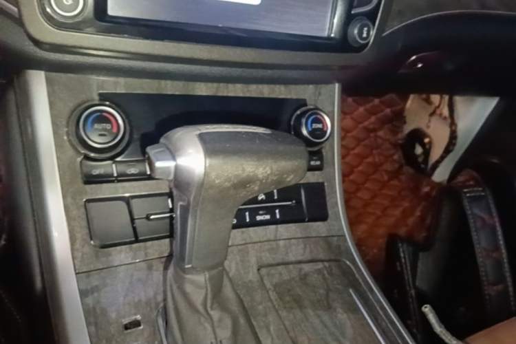 Used Haval H8 2015 2.0T Two-Wheel Drive Comfort Version Gear Lever