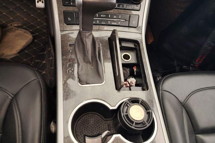 Used Haval H8 2015 2.0T Four-Wheel Drive Elite Model Gear Lever