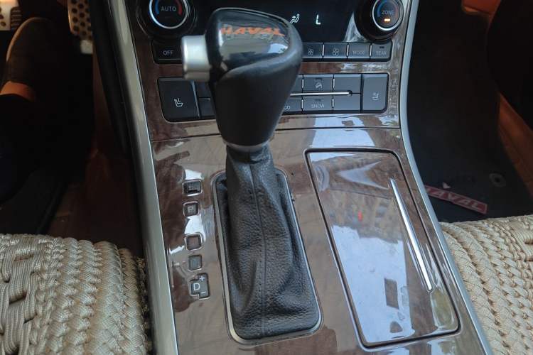 Used Haval H8 2015 2.0T Two-Wheel-Drive Luxury Version Gear Lever