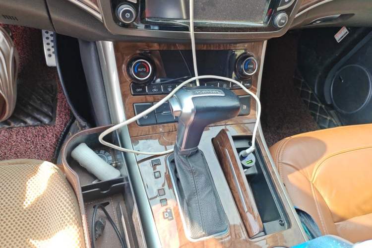 Used Haval H8 2015 2.0T Two-Wheel-Drive Luxury Version Gear Lever