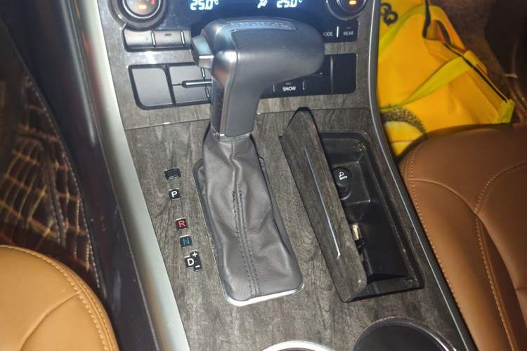 Used Haval H8 2015 2.0T Four-Wheel Drive Comfort Version Gear Lever