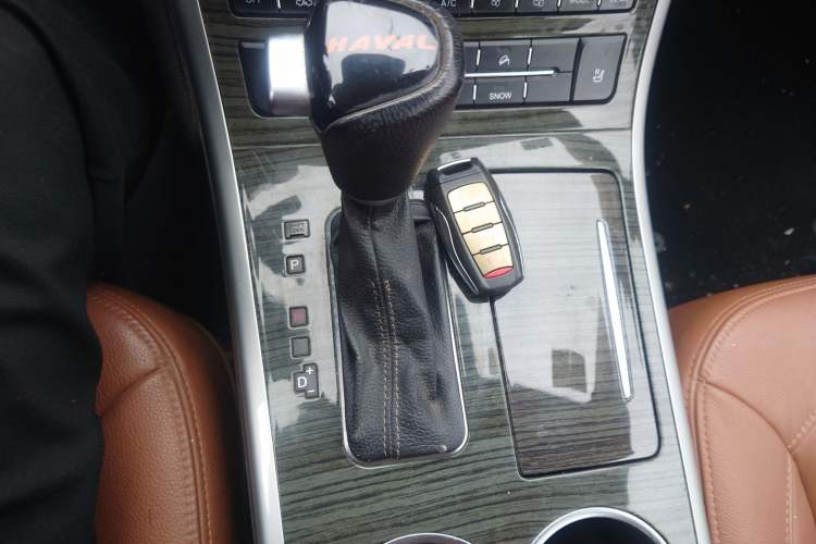 Used Haval H8 2015 2.0T Two-Wheel-Drive Luxury Version Gear Lever