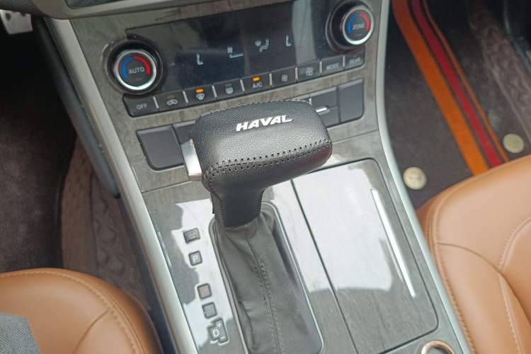 Used Haval H8 2015 2.0T Four-Wheel Drive Comfort Version Gear Lever