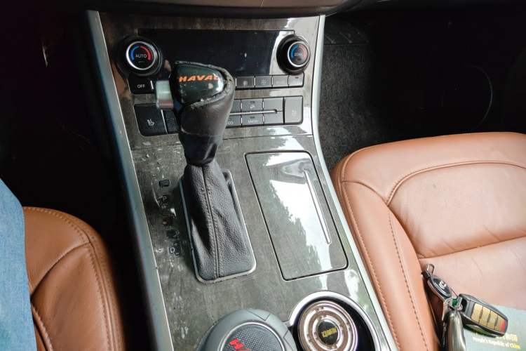 Used Haval H8 2015 2.0T Four-Wheel Drive Luxury Model Gear Lever