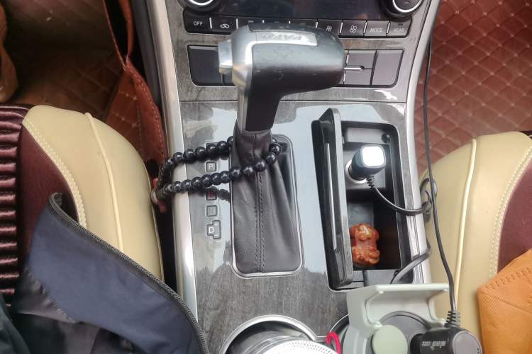 Used Haval H8 2015 2.0T Four-Wheel Drive Comfort Version Gear Lever