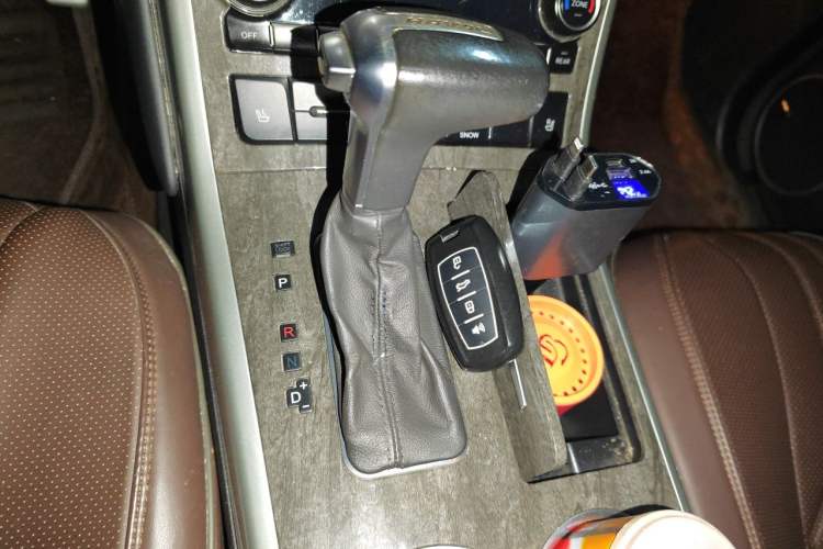 Used Haval H8 2015 2.0T Two-Wheel-Drive Elite Version Gear Lever