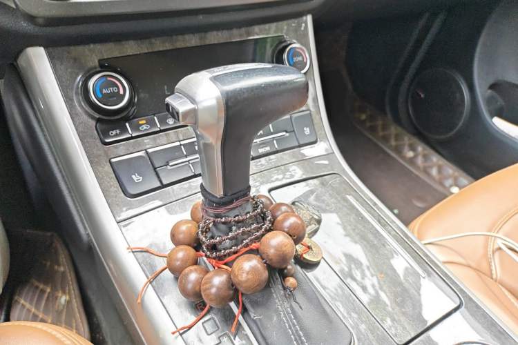 Used Haval H8 2015 2.0T Two-Wheel-Drive Elite Version Gear Lever