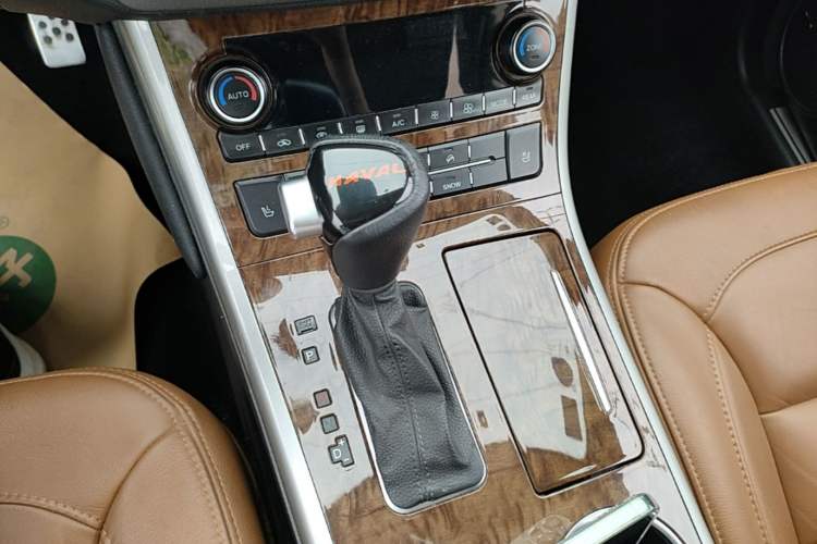 Used Haval H8 2015 2.0T Two-Wheel-Drive Luxury Version Gear Lever