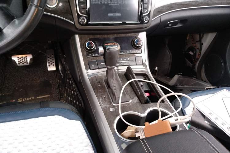 Used Haval H8 2015 2.0T Two-Wheel-Drive Luxury Version Gear Lever