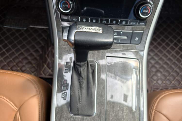 Used Haval H8 2015 2.0T Two-Wheel-Drive Elite Version Gear Lever