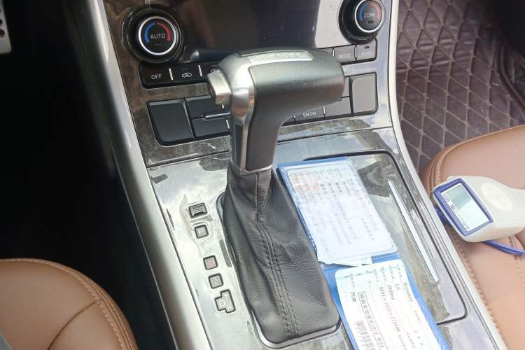 Used Haval H8 2015 2.0T Two-Wheel Drive Comfort Version Gear Lever