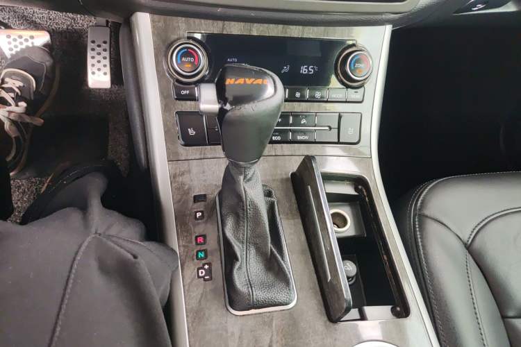 Used Haval H8 2015 2.0T Two-Wheel-Drive Standard Version Gear Lever