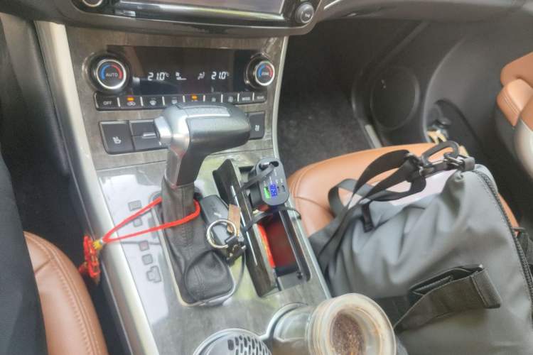Used Haval H8 2015 2.0T Two-Wheel-Drive Luxury Version Gear Lever