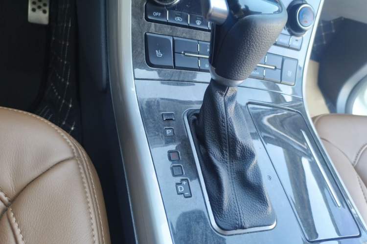 Used Haval H8 2015 2.0T Four-Wheel Drive Luxury Model Gear Lever