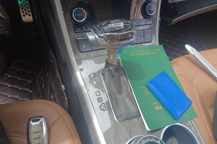Used Haval H8 2015 2.0T Two-Wheel-Drive Elite Version Gear Lever