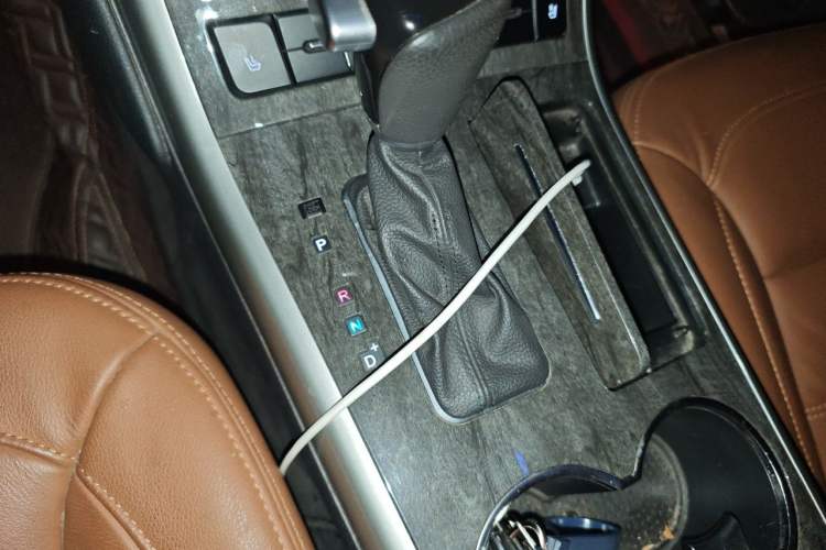 Used Haval H8 2015 2.0T Four-Wheel Drive Luxury Model Gear Lever
