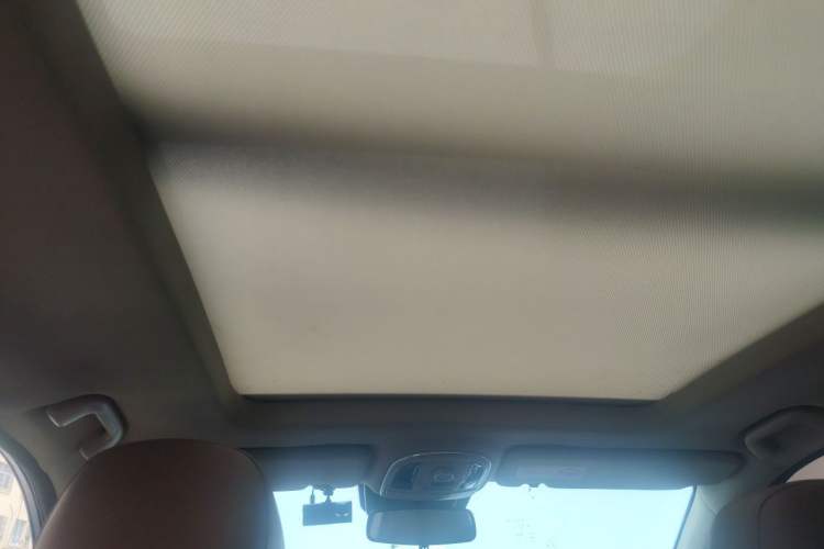 Used Haval H8 2015 2.0T Two-Wheel Drive Comfort Version Headliner