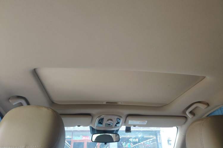 Used Haval H8 2015 2.0T Two-Wheel-Drive Standard Version Headliner