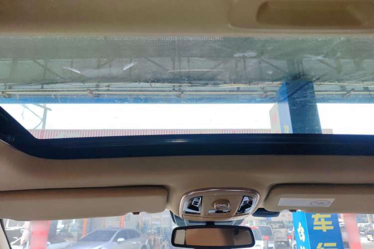 Used Haval H8 2015 2.0T Two-Wheel-Drive Luxury Version Headliner