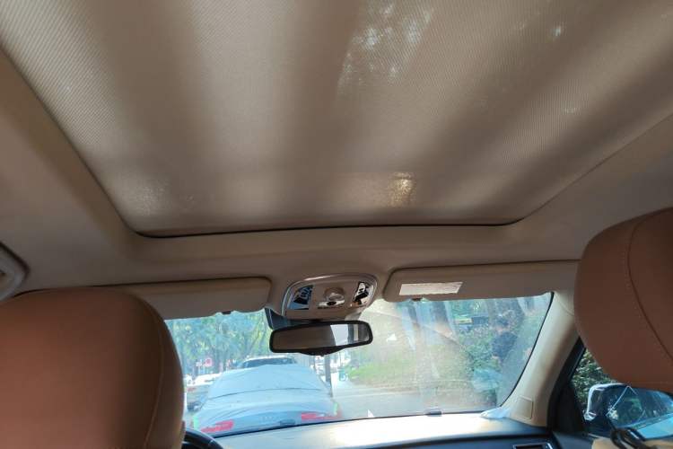 Used Haval H8 2015 2.0T Four-Wheel Drive Elite Model Headliner