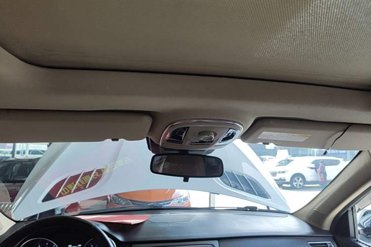 Used Haval H8 2015 2.0T Two-Wheel Drive Comfort Version Headliner