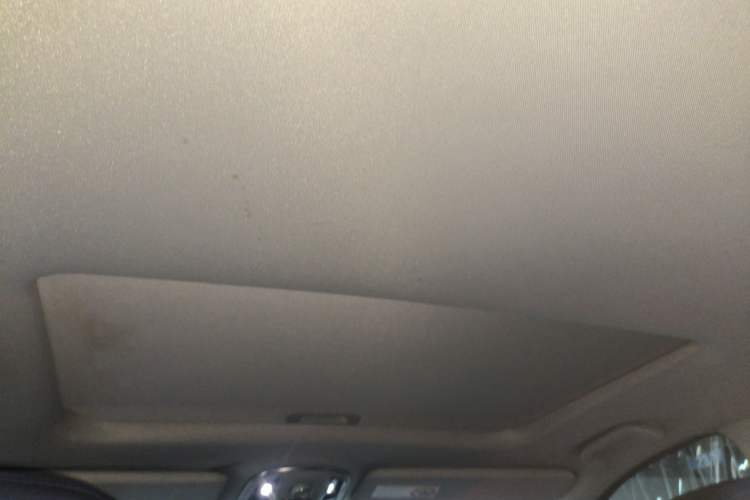 Used Haval H8 2015 2.0T Two-Wheel-Drive Luxury Version Headliner