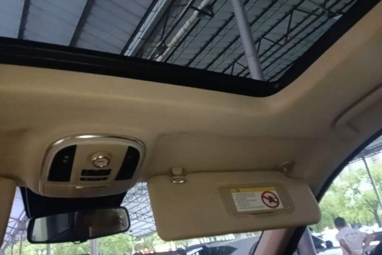Used Haval H8 2015 2.0T Two-Wheel Drive Comfort Version Headliner