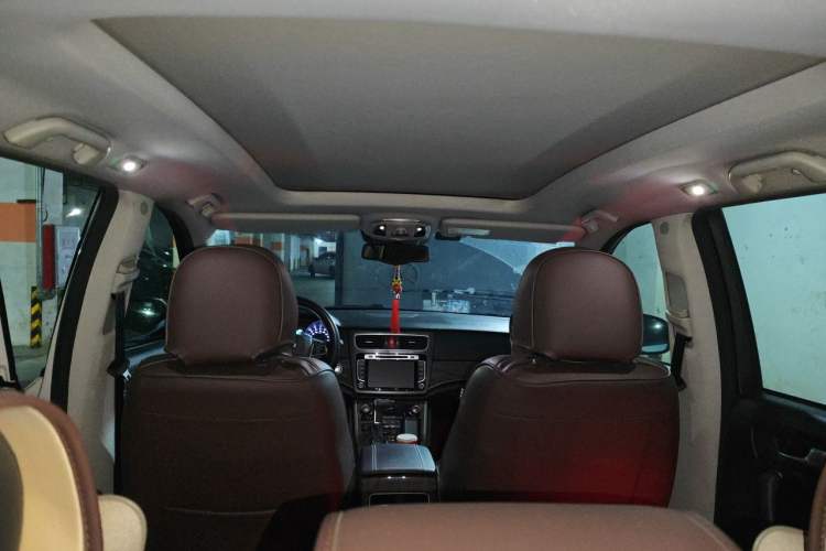 Used Haval H8 2015 2.0T Two-Wheel-Drive Elite Version Headliner