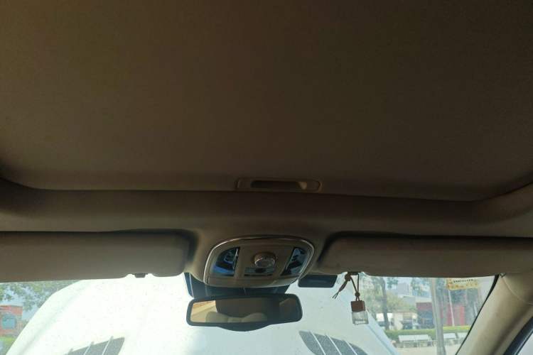 Used Haval H8 2015 2.0T Two-Wheel-Drive Luxury Version Headliner