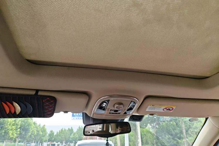 Used Haval H8 2015 2.0T Two-Wheel-Drive Elite Version Headliner