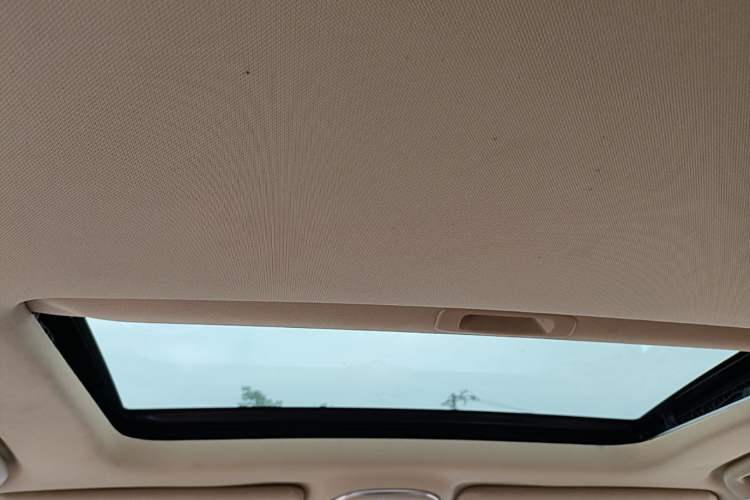 Used Haval H8 2015 2.0T Two-Wheel-Drive Luxury Version Headliner