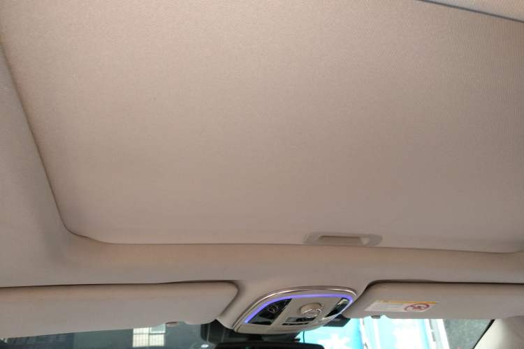 Used Haval H8 2015 2.0T Two-Wheel-Drive Luxury Version Headliner