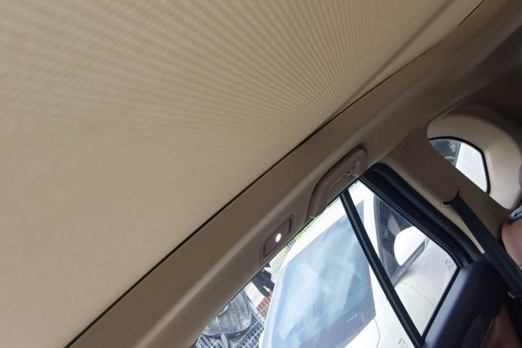 Used Haval H8 2015 2.0T Two-Wheel Drive Comfort Version Headliner