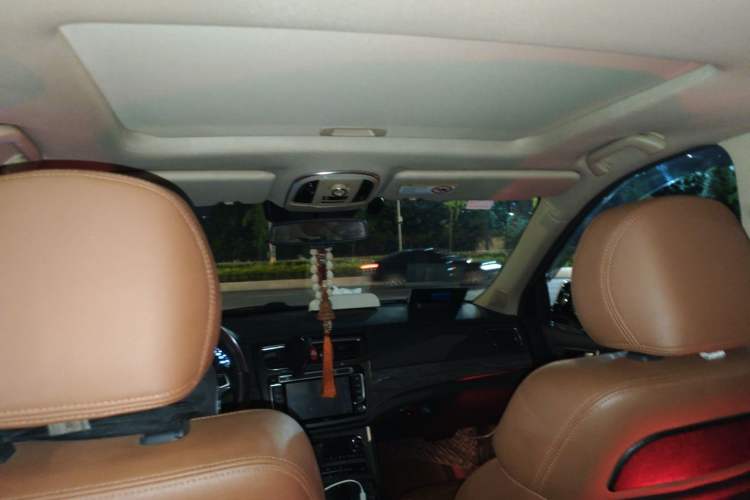 Used Haval H8 2015 2.0T Four-Wheel Drive Luxury Model Headliner