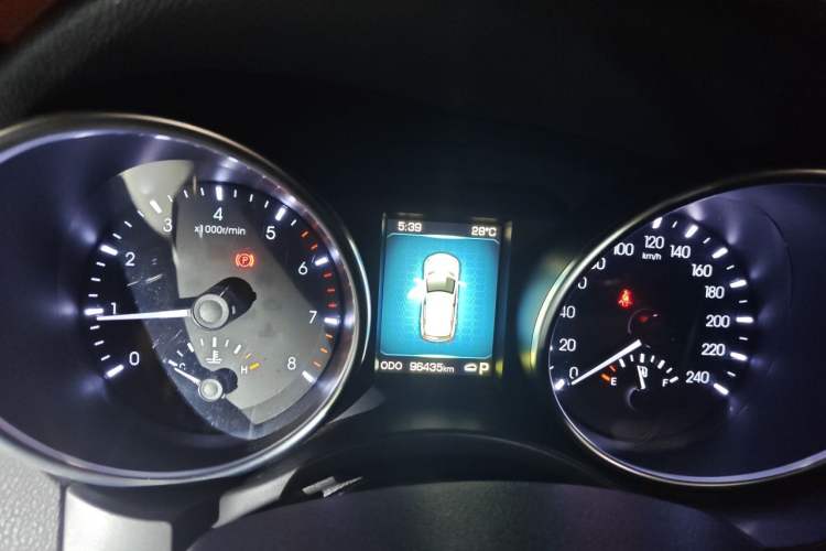 Used Haval H8 2015 2.0T Two-Wheel-Drive Luxury Version Instrument Cluster