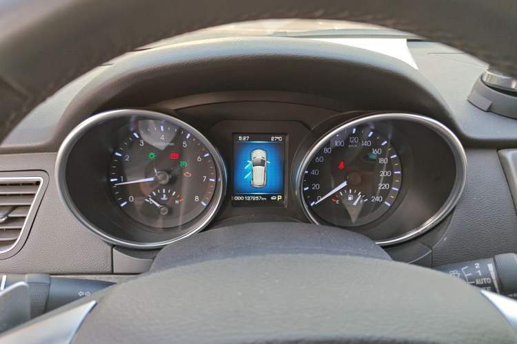 Used Haval H8 2015 2.0T Four-Wheel Drive Elite Model Instrument Cluster