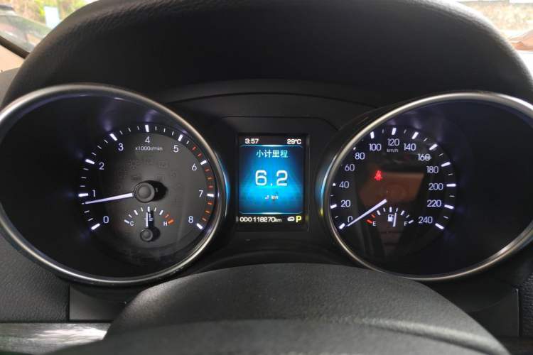 Used Haval H8 2015 2.0T Four-Wheel Drive Luxury Model Instrument Cluster