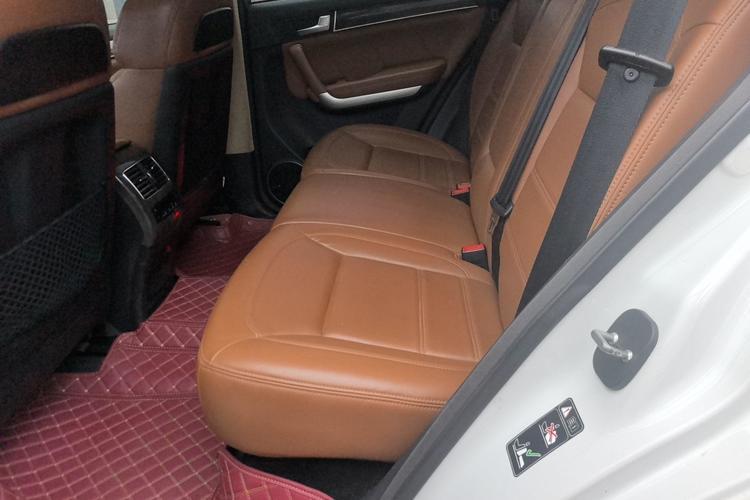 Used Haval H8 2015 2.0T Two-Wheel-Drive Elite Version Interior 1