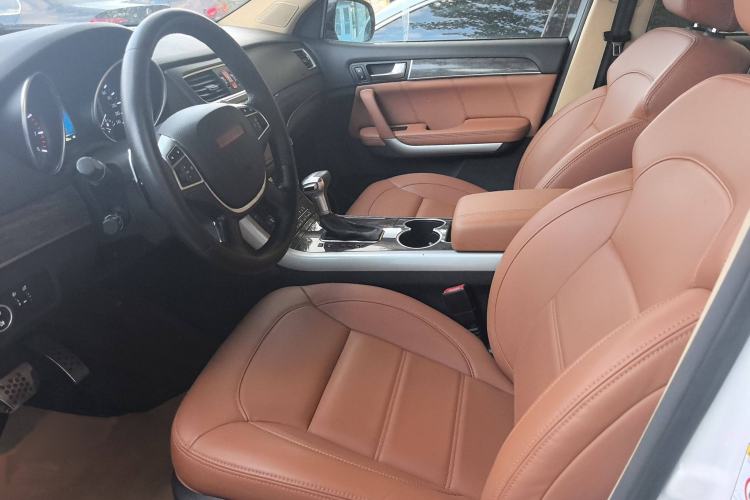 Used Haval H8 2015 2.0T Two-Wheel Drive Comfort Version Interior 1